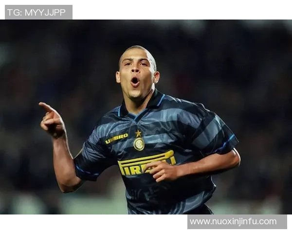 感动足球世界的传奇球星：他们如何用行动诠释无尽热爱与坚韧意志