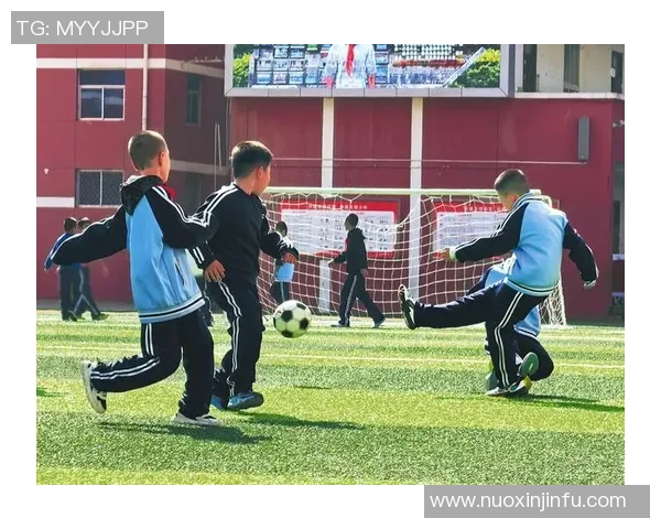 铁血激情足球球星猛男驰骋绿茵场展现力量与速度魅力 铁血激情足球球星猛男驰骋绿茵场展现力量与速度魅力